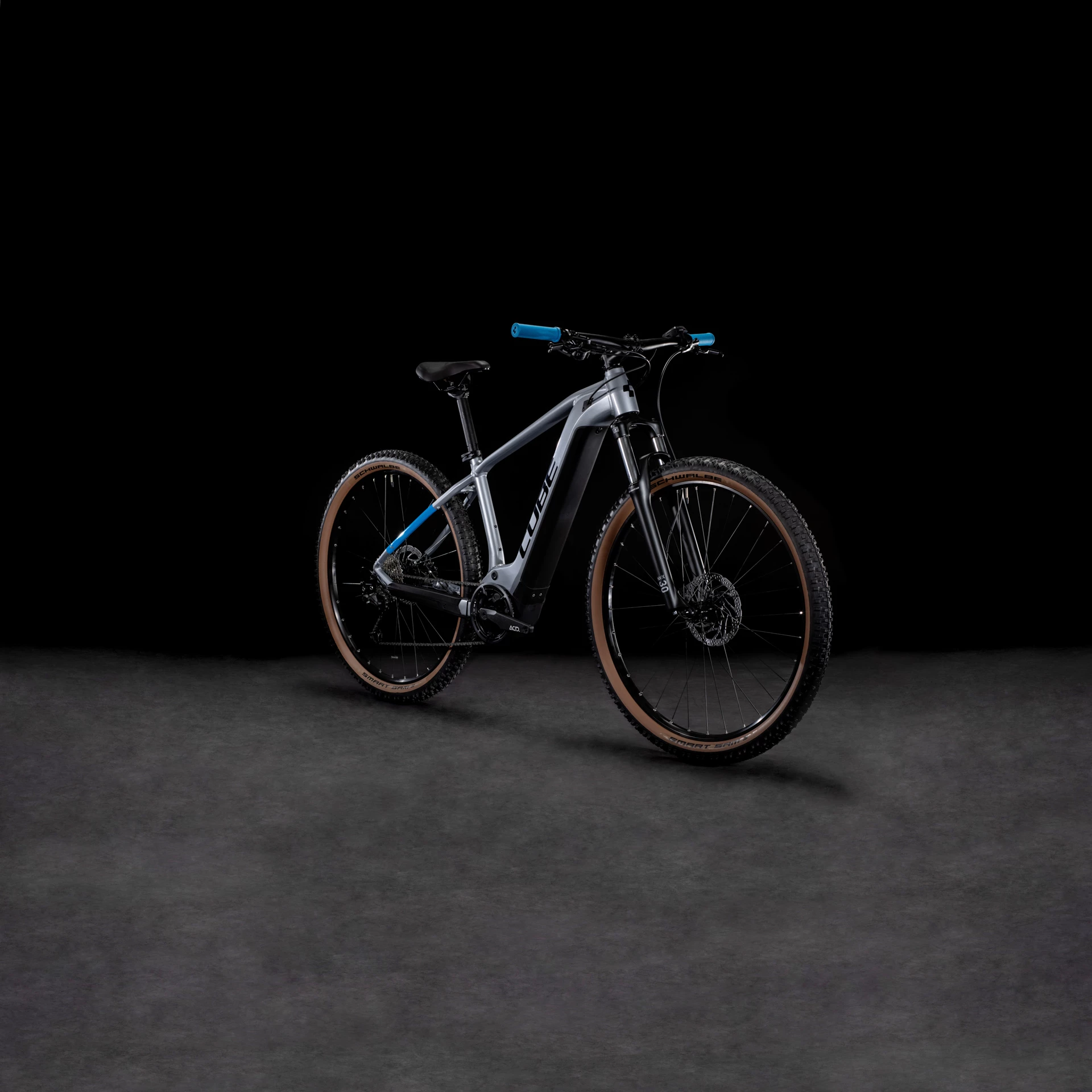 Cube Reaction Hybrid Performance 500 Polarsilver'n'blue 2 Cube Reaction Hybrid Performance 500 Polarsilver'n'blue – Image 2