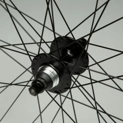 ROUE FIXIE 700 BLANC ARRIERE -VÉLOS ÉLECTRIQUES Soldes Magasin roue fixie 700 blanc arriere 2 600x600 1