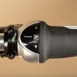 VELO DE VILLE ELOPS 900 CADRE HAUT ALUMINIUM NOIR -VÉLOS ÉLECTRIQUES Soldes Magasin velo de ville elops 900 cadre haut aluminium noir 9 600x600 1